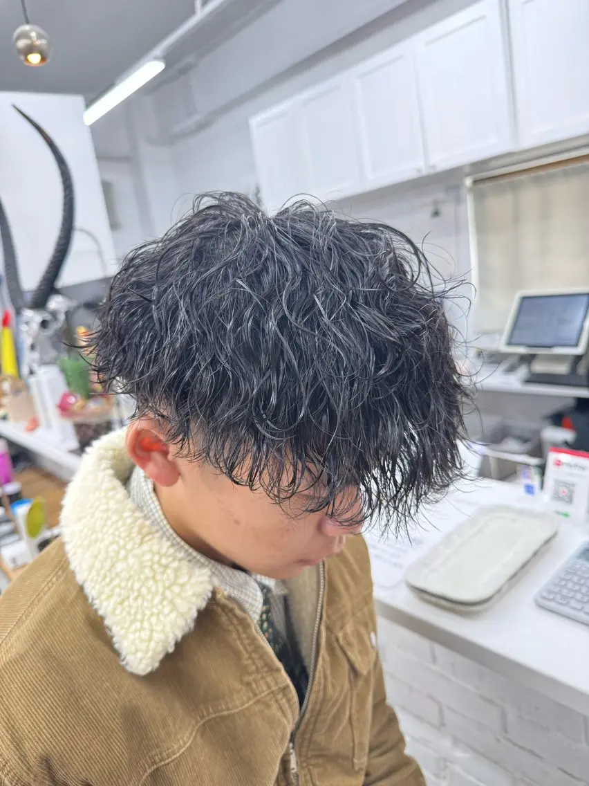 ショート パーマ メンズ メンズパーマ 波巻きパーマ スパイラルパーマ カット パーマ メンズ特化サロン ユウヘイのヘアスタイル