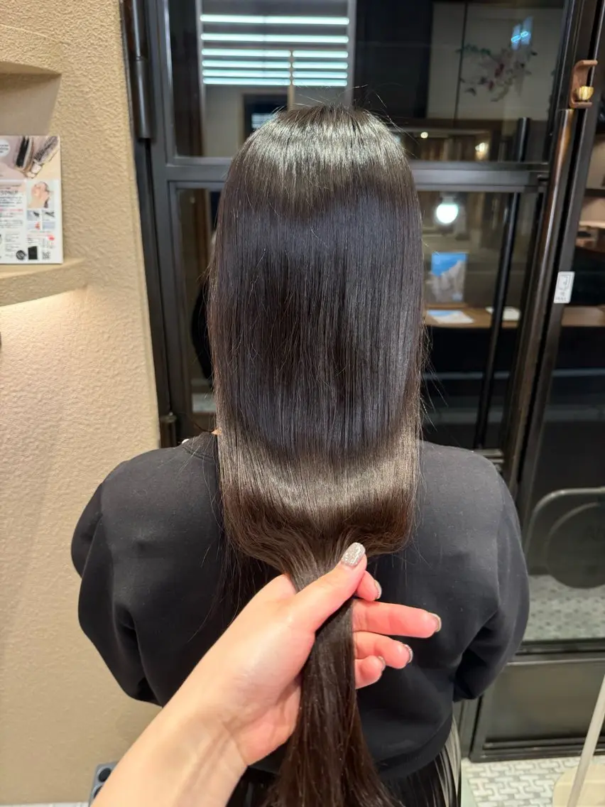 ロング 縮毛矯正 hina 🛋️ブリーチカラーのヘアスタイル