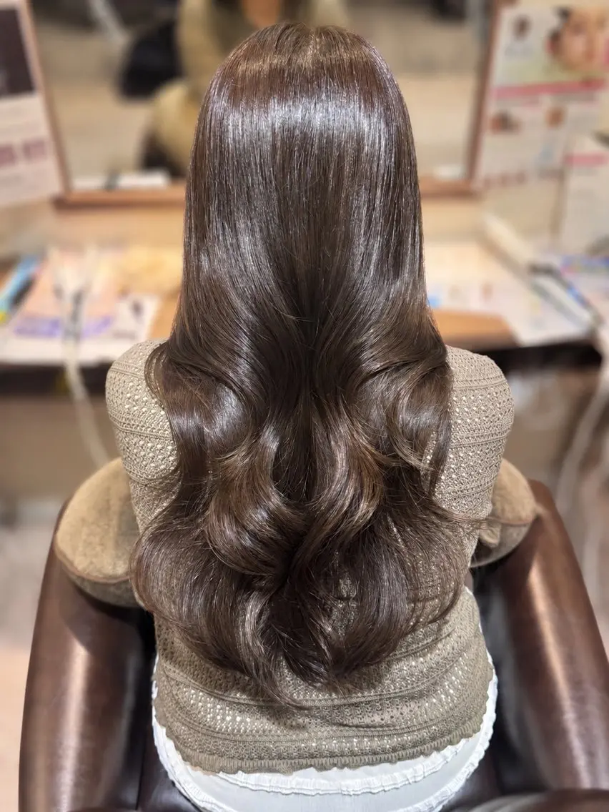 カラー オリーブカラー ヘアカラー 秋好 結楽のヘアスタイル
