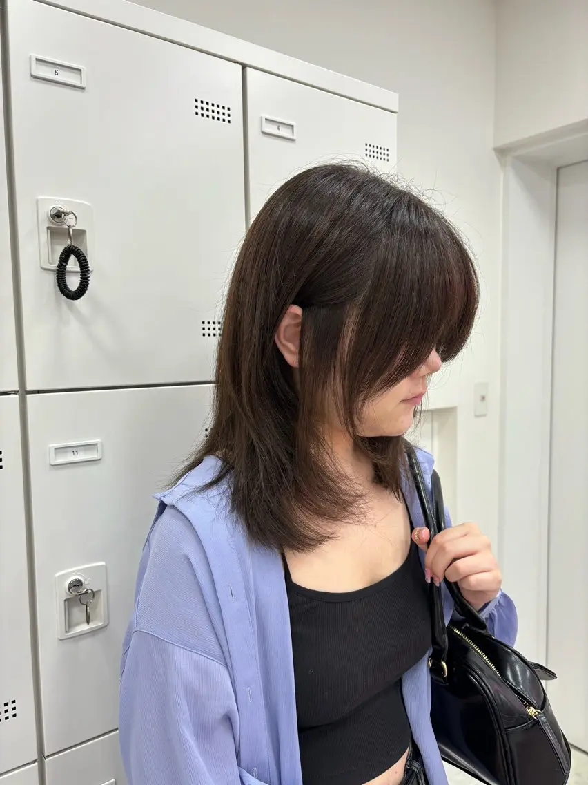 ミディアム カラー 抜け感レイヤー︴ ニュアンスカラーのヘアスタイル