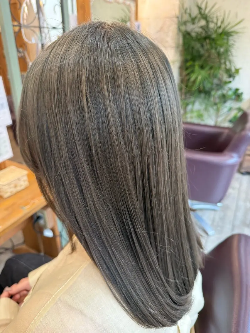 セミロング カラー アッシュ 透明感カラー ツヤ髪 透明感カラー ゆいなのヘアスタイル