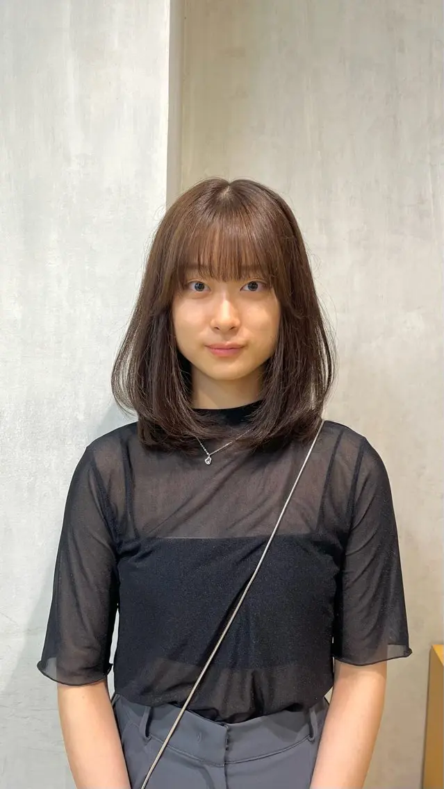 ミディアム カット 牧下 晴香のヘアスタイル