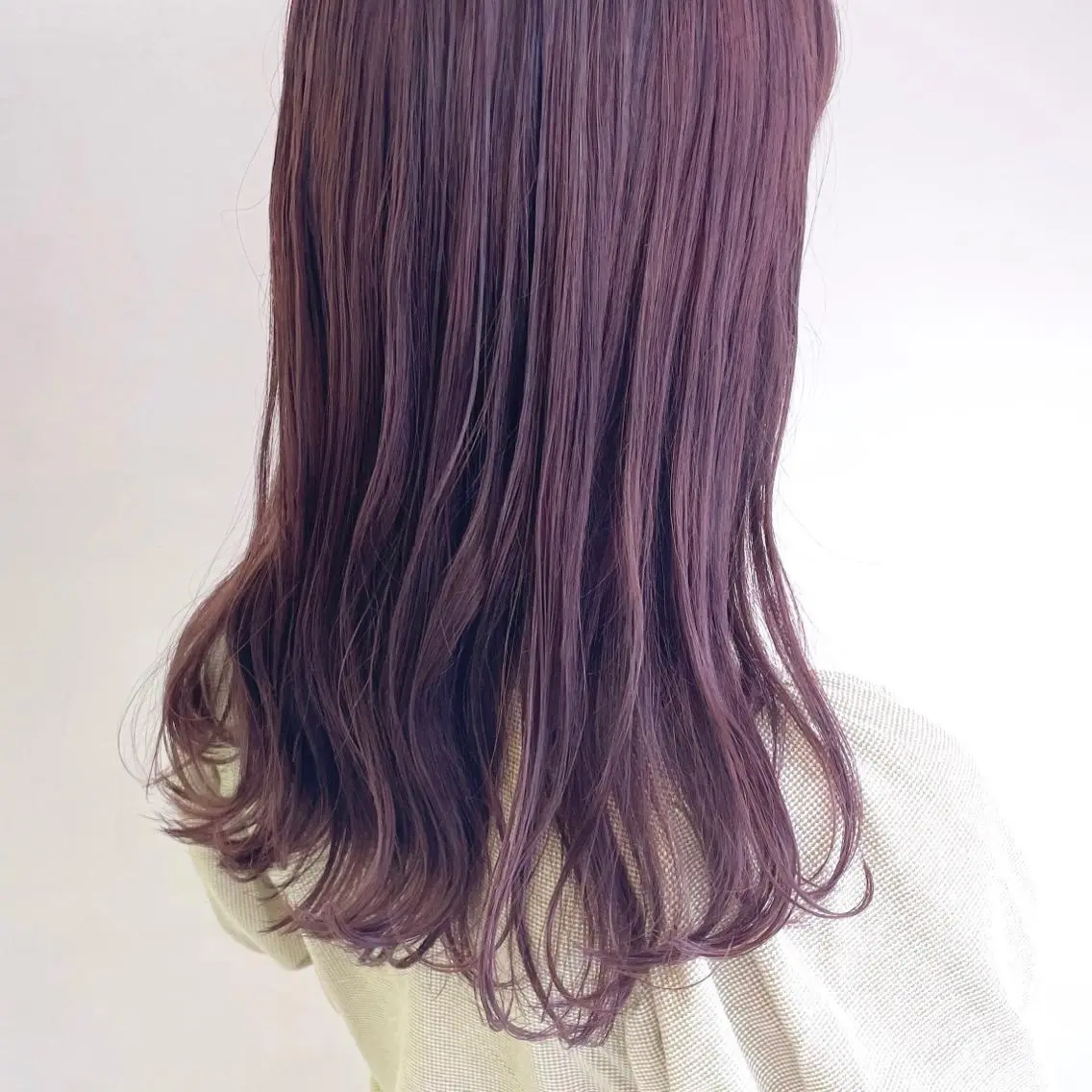 ミディアム カラー ピンクカラー ピンクパープル パープルカラー カット ヘアカラー 齋藤 咲のヘアスタイル