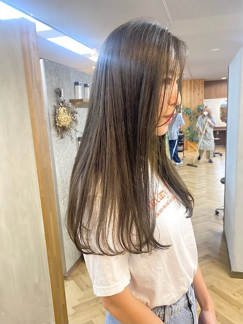 ロング カラー ヘアアレンジ オリーブグレー カット ヘアカラー トリートメント ハル🌸柔色/ ブリーチなし/艶髪のヘアスタイル