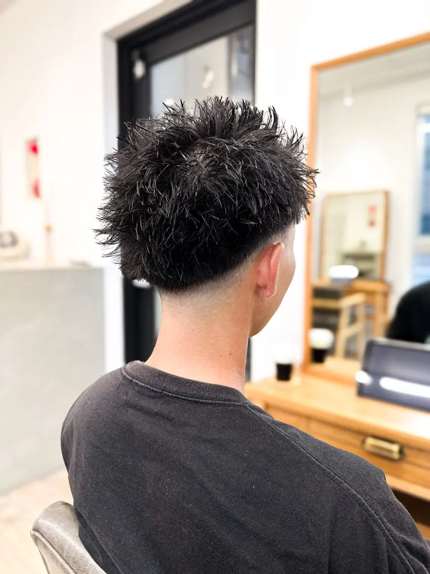 メンズ フェードカット スパイキーショート カット ヘッドスパ ブリーチカラー🔥 パーマ【佐々木凌平】のヘアスタイル