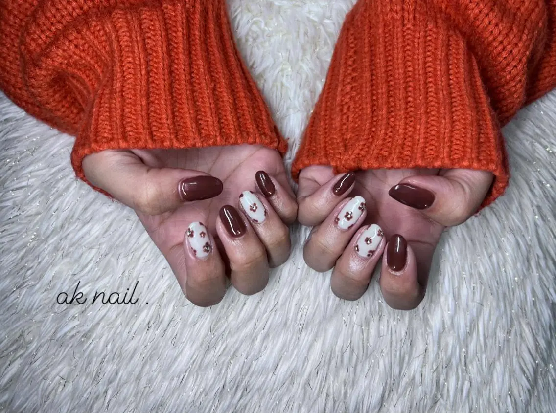 ミディアム ネイル ak nail .のネイルデザイン