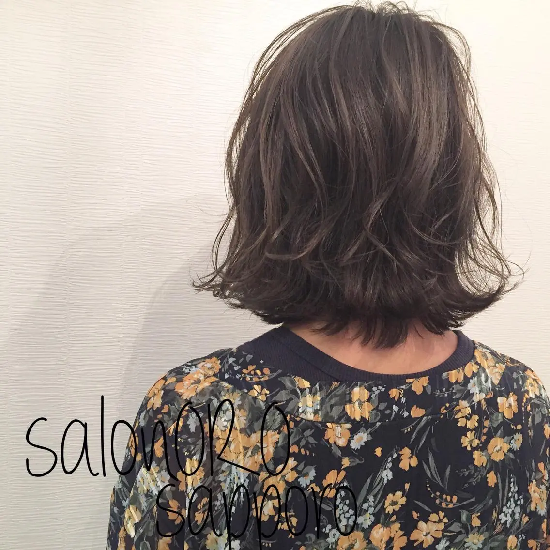ミディアム カラー 切りっぱなしボブ ブリーチ グラデーションカラー グレージュ ブリーチなしカラー 池田 真由美のヘアスタイル