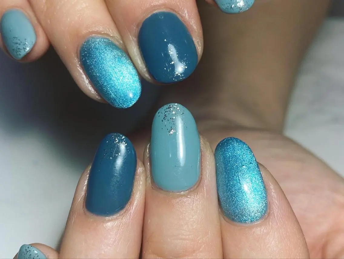 ネイル ブルー ジェルネイル マグネットネイル ワンカラーネイル ハンドネイル Era nailのネイルデザイン