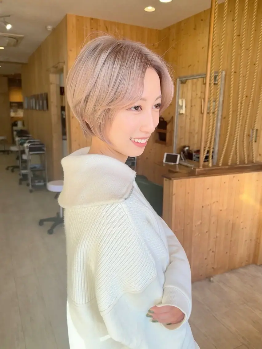 ショート カット ヘアカラー ハイトーン belle ナホのヘアスタイル