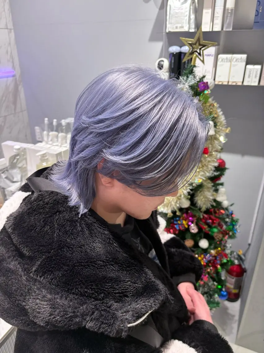 ショート カラー メンズ ブルーカラー シルバー カット ヘアカラー トリートメント 菜々🦖新宿 men's特化のヘアスタイル