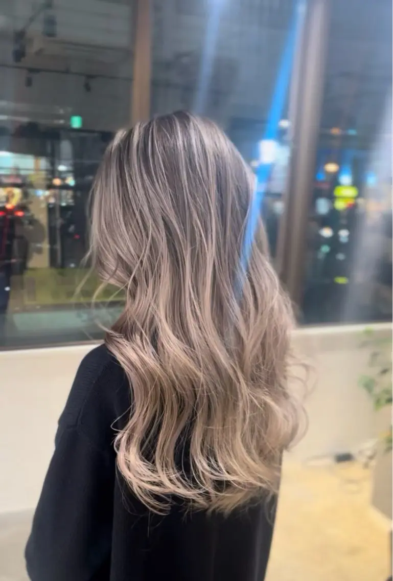 ロング カラー バレイヤージュ レイヤーカット Merly Misa /バレイヤージュのヘアスタイル