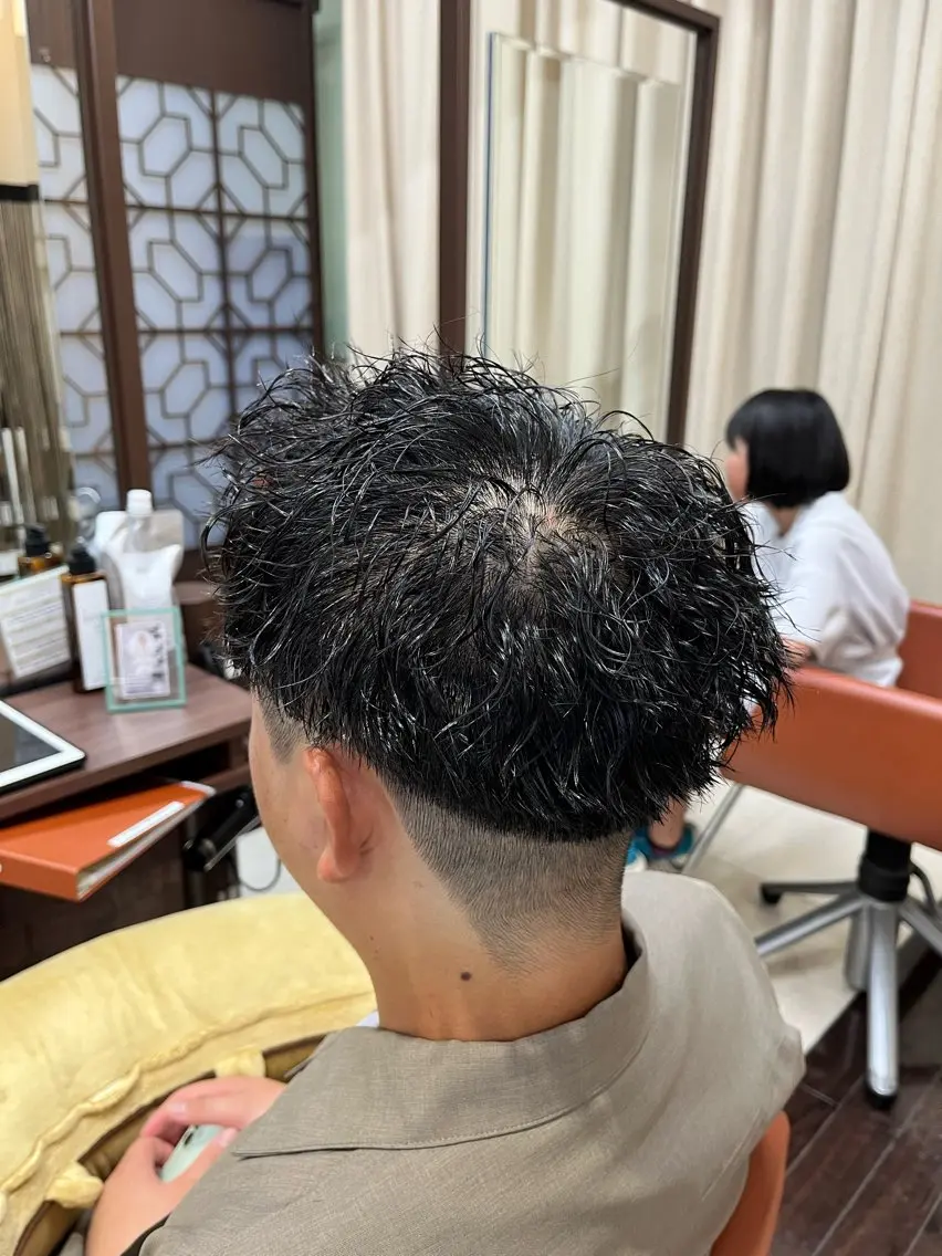 ショート パーマ メンズ モヒカン メンズパーマ ツイストスパイラルパーマ 刈り上げ スパイラルパーマ 🧊メンズ特化🧊 高木航希のヘアスタイル