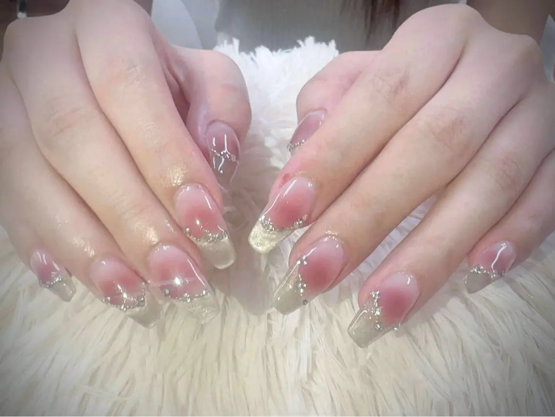 ネイル 長さ出し グラデーション キラキラネイル 韓国ネイル マグネットネイル ハンドネイル Hana Rose Nailのネイルデザイン