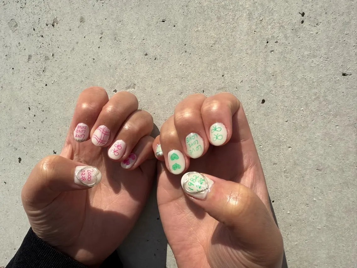 ネイル ミラーネイル ハンドネイル ëmma nail_ by chulaのネイルデザイン