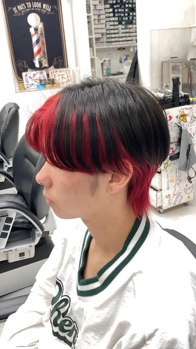 カラー メンズ メンズブリーチ メンズインナーカラー ブリーチ インナーカラー レッドカラー ヘアカラー トリートメント カラー職人 🍎IKUMI🍎のヘアスタイル
