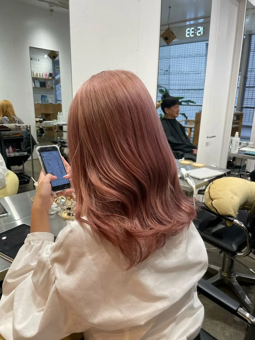 セミロング カラー アディクシーカラー ブリーチ ケアブリーチ イルミナカラー ピンクカラー ヘアカラー ♡🪞韓国スタイル/ MISATO🪞♡のヘアスタイル