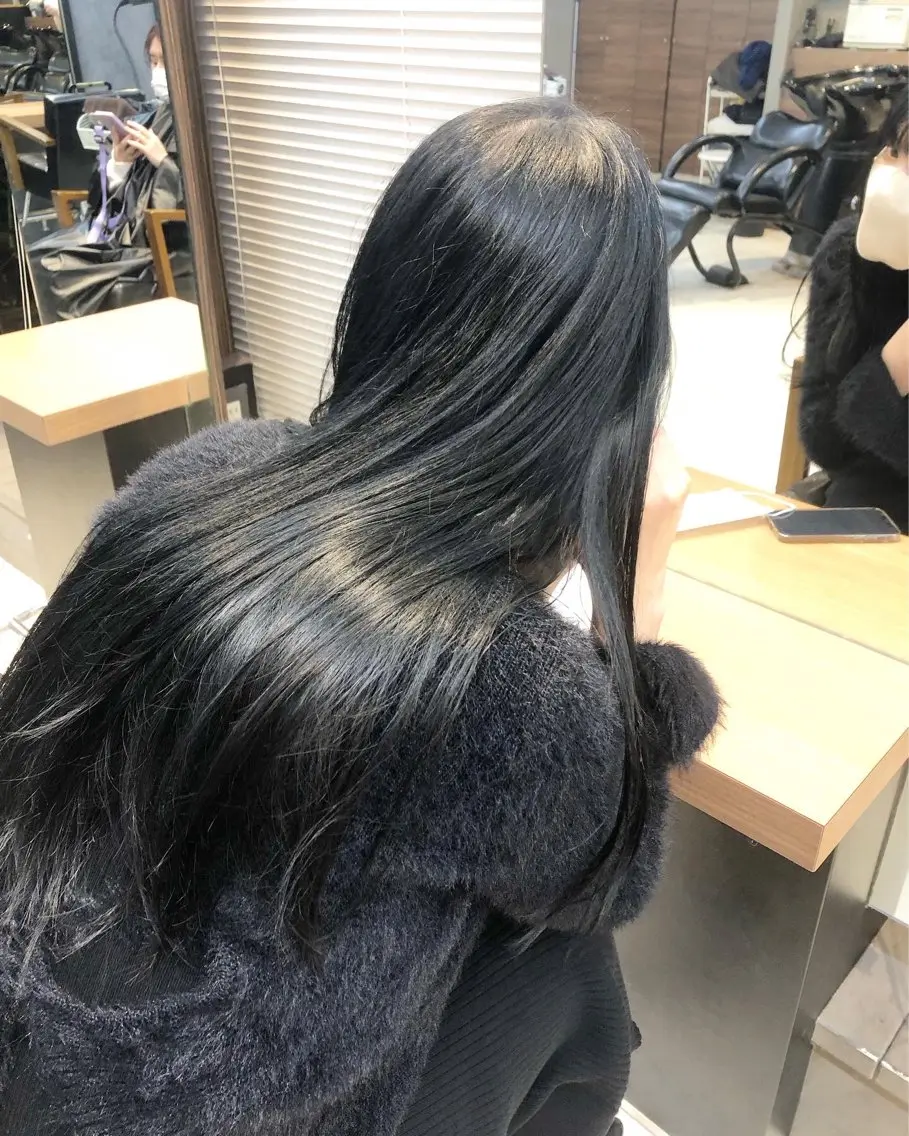 ロング カラー ヘアアレンジ 黒髪 ブルーカラー ブルーブラック ヘアカラー トリートメント メンズ特化✂️栗原 侑也のヘアスタイル