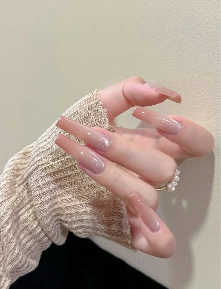 🔮グラデーションorチーク／ストーン2本まで💐5000¥ナチュラルで上品な仕上がりが人気のデザインです。🕯️の写真
