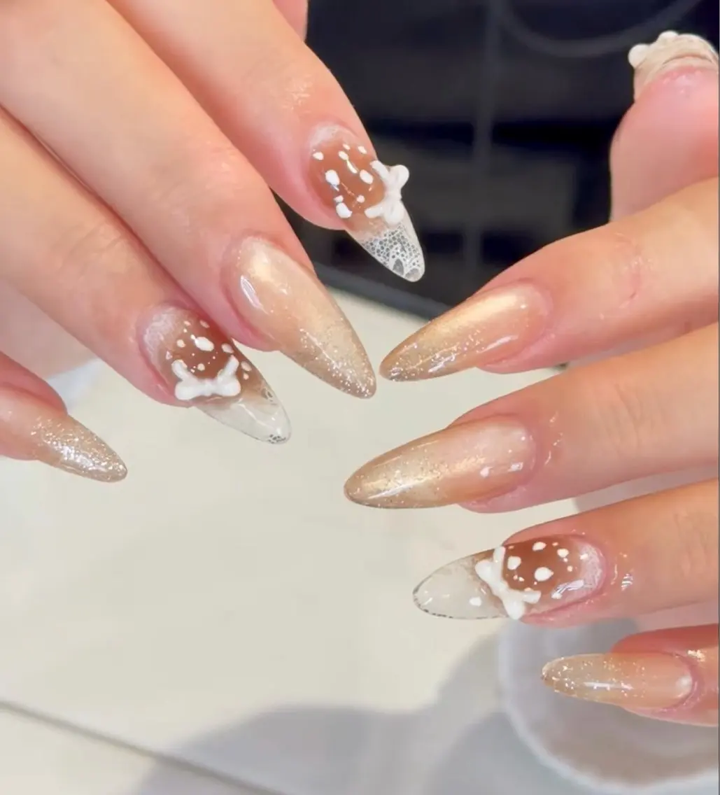 ネイル オーロラネイル フレンチネイル ガーリー キラキラネイル 韓国ネイル ハンドネイル Floria nail salonのネイルデザイン
