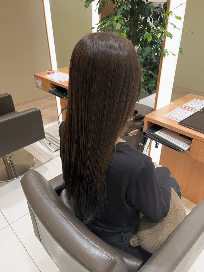 ロング アッシュ 五十嵐 眞子のヘアスタイル