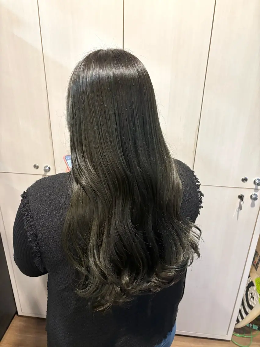 ロング カラー グレージュ オリーブグレージュ オリーブグレー ヘアカラー トリートメント あべ ゆうかのヘアスタイル