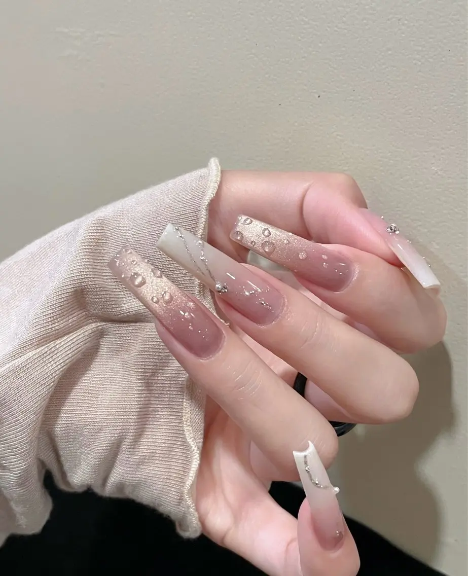 ネイル フレンチネイル ラメ(グリッター) ラメグラデーション マグネットネイル 持ち込み Unicorn Nail原宿表参道のネイルデザイン