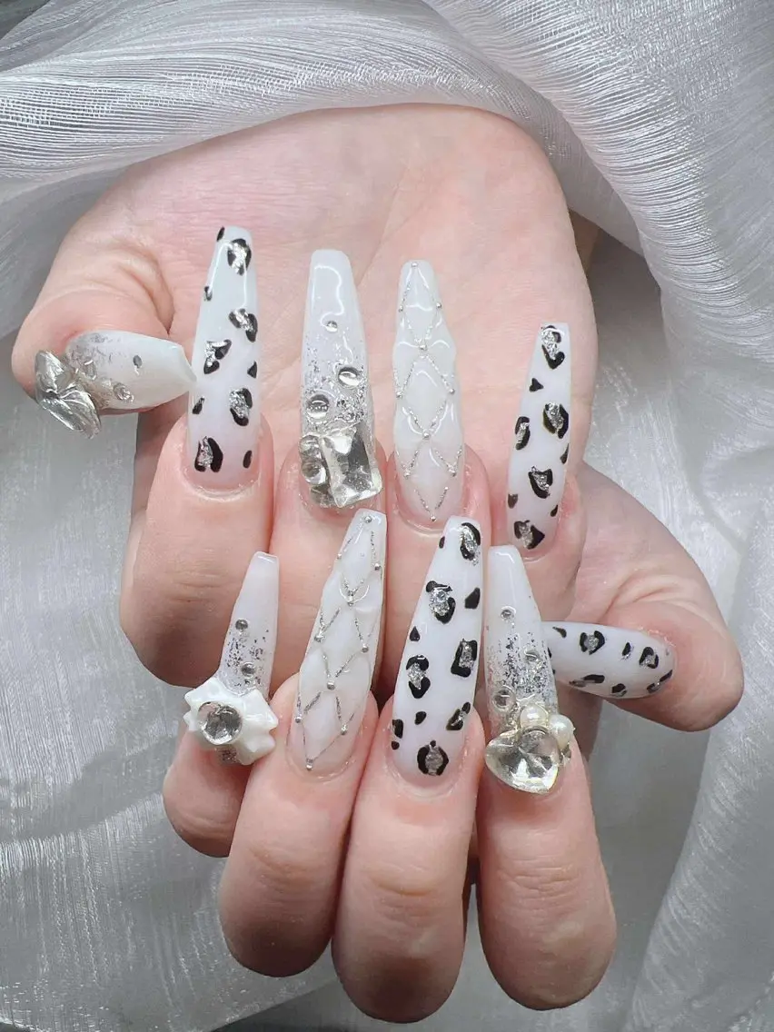 ネイル 長さ出し グラデーション 卒業式 キラキラネイル マグネットネイル ハンドネイル Lee Nailsのネイルデザイン