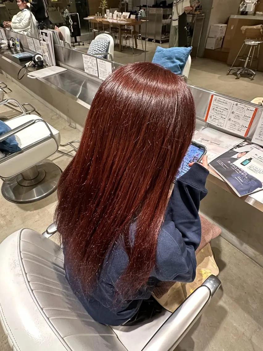 ロング カラー ブリーチ ブラウンカラー ブリーチなしカラー レッドカラー レッドブラウン 山田 麻海のヘアスタイル