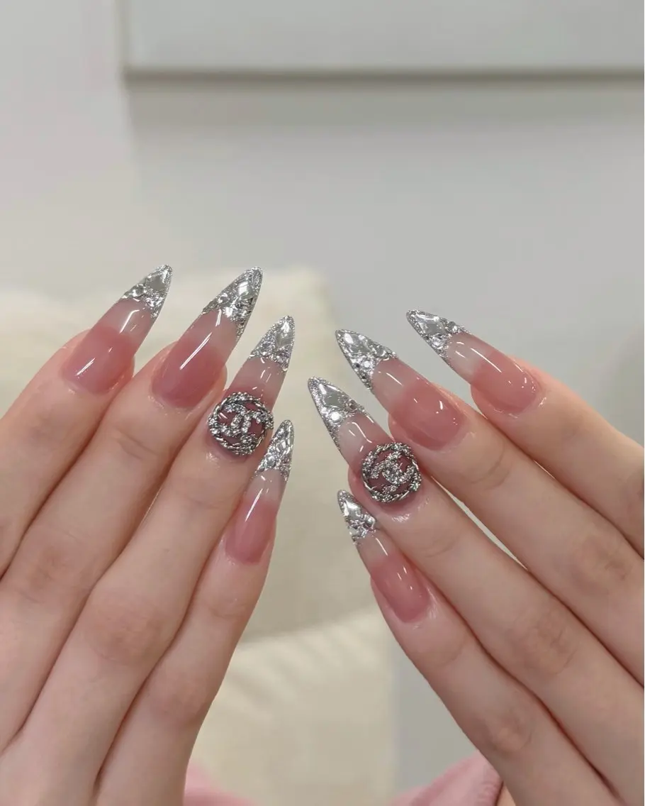 ネイル フレンチネイル ストーンネイル ハンドネイル FLYNail 梅田店のネイルデザイン