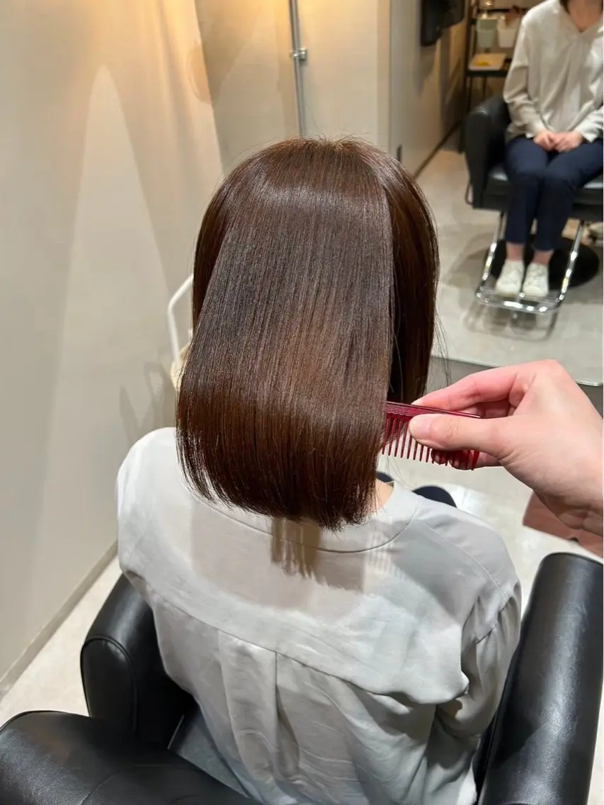 白髪ぼかし➕髪質改善トリートメントで髪サラサラに✂️😊髪に潤いを与えられるトリートメントです👌✨是非お試しください!の写真