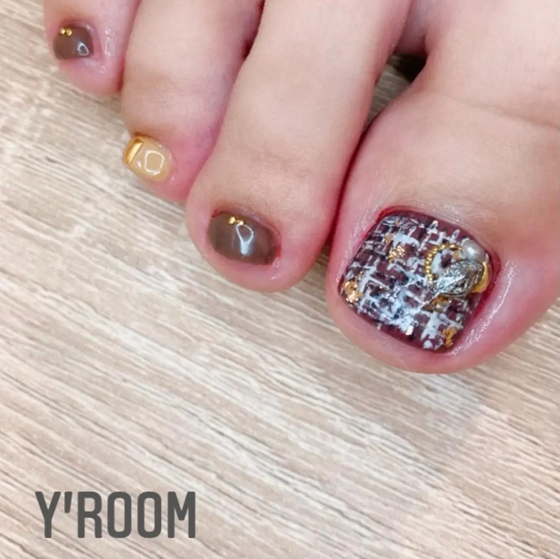 ネイル オーロラネイル フラッシュネイル フットネイル ジェルネイル 氷ネイル・うるうるネイル YUKA （ネイリスト）のネイルデザイン