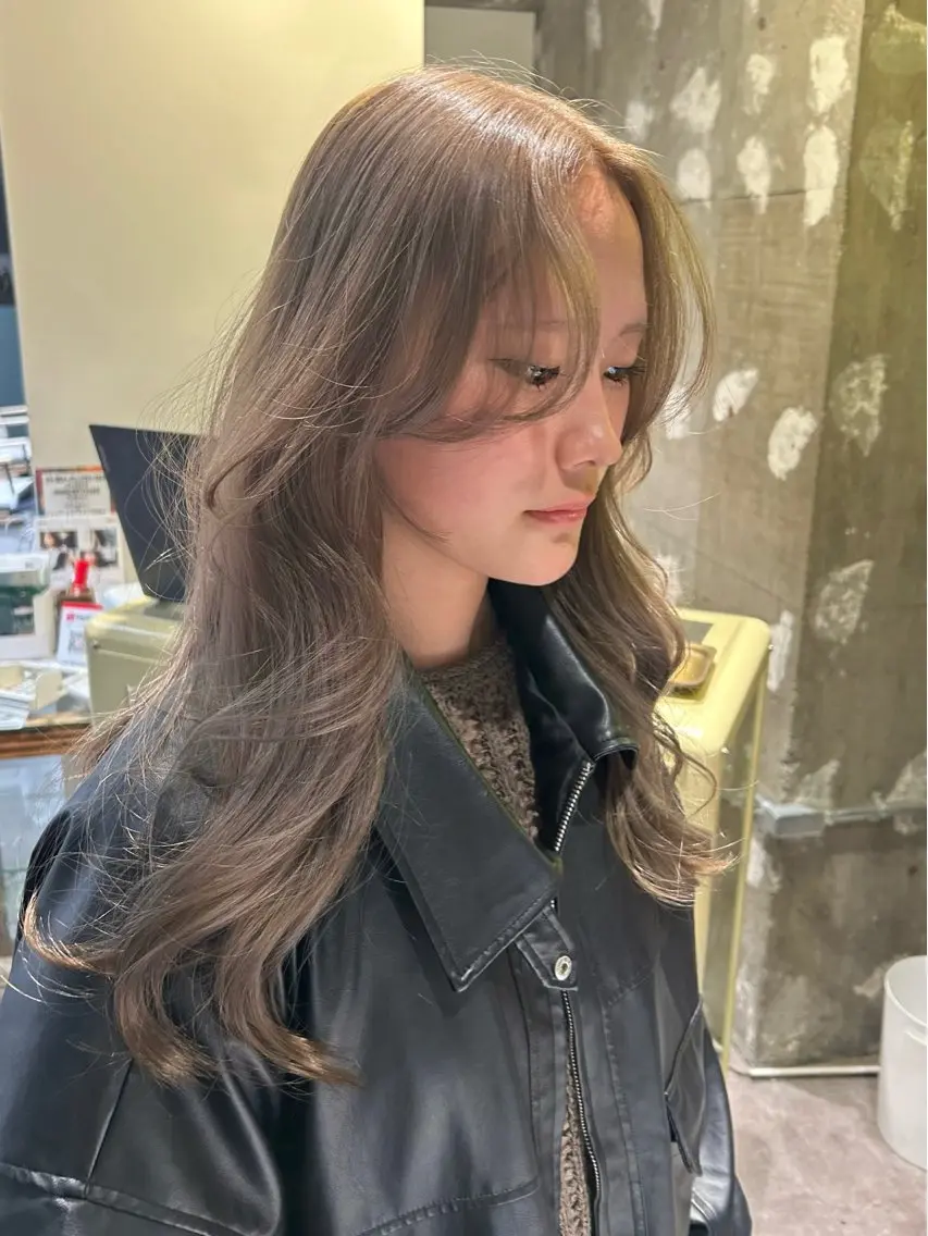 カラー 透明感カラー グレージュ zest kalonのヘアスタイル