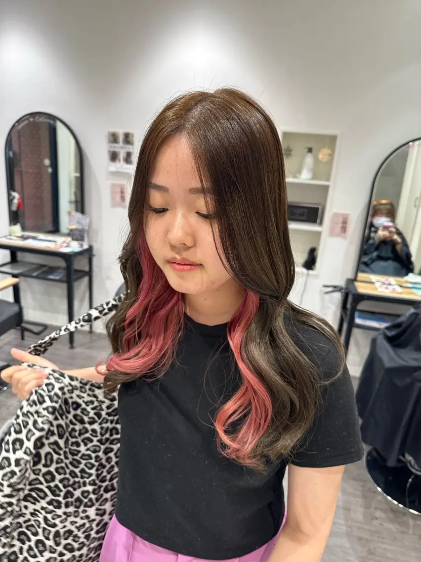 セミロング カラー ピンクカラー 艶髪レイヤー上田 紗也🇰🇷💗のヘアスタイル