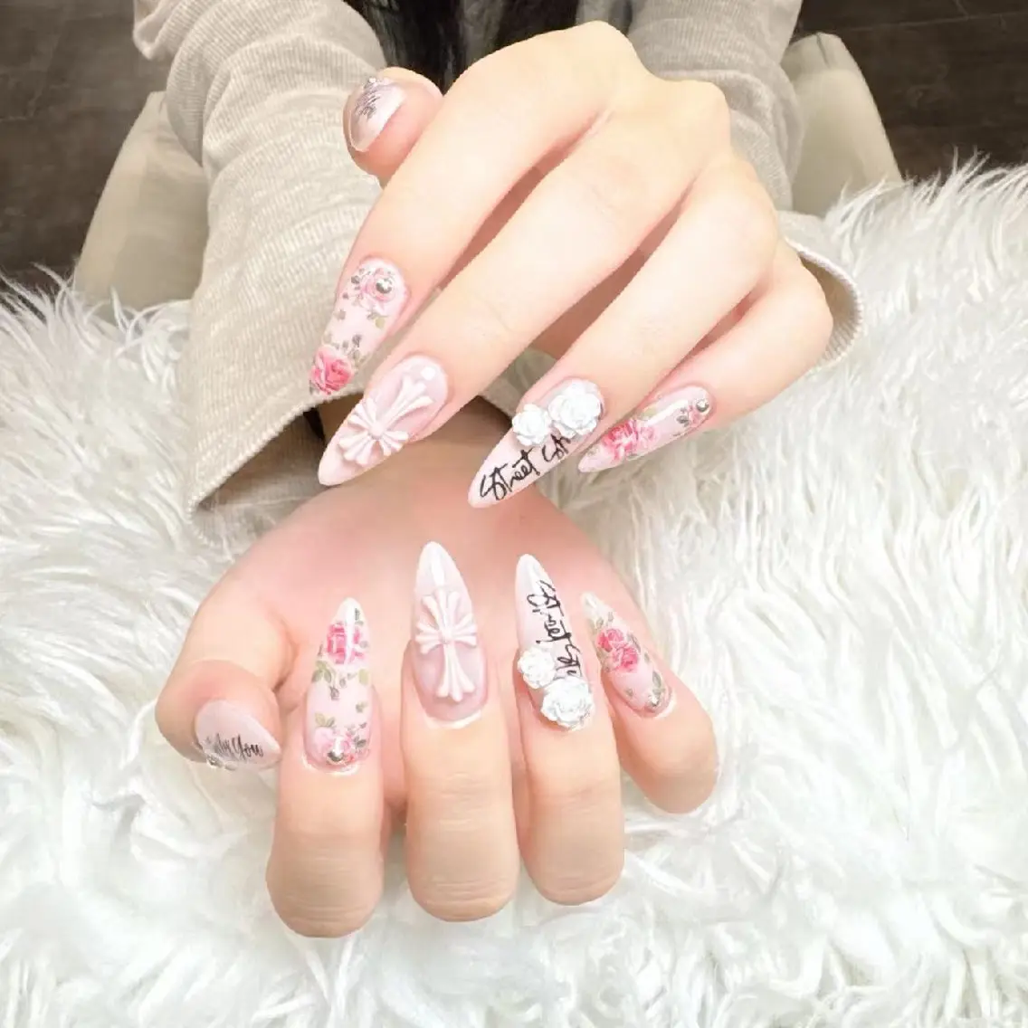 ネイル ENsalon AKIRAのネイルデザイン