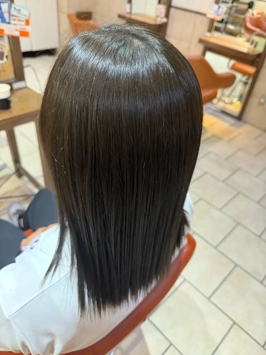 セミロング カラー グレージュ オリーブグレージュ オリーブグレー ヘアカラー 井上 琉菜のヘアスタイル