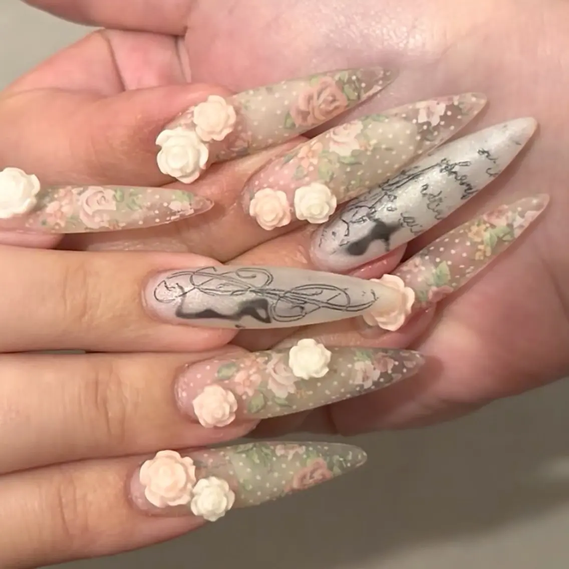 ネイル ˖ ࣪⊹GRACE モモ✩⡱のネイルデザイン