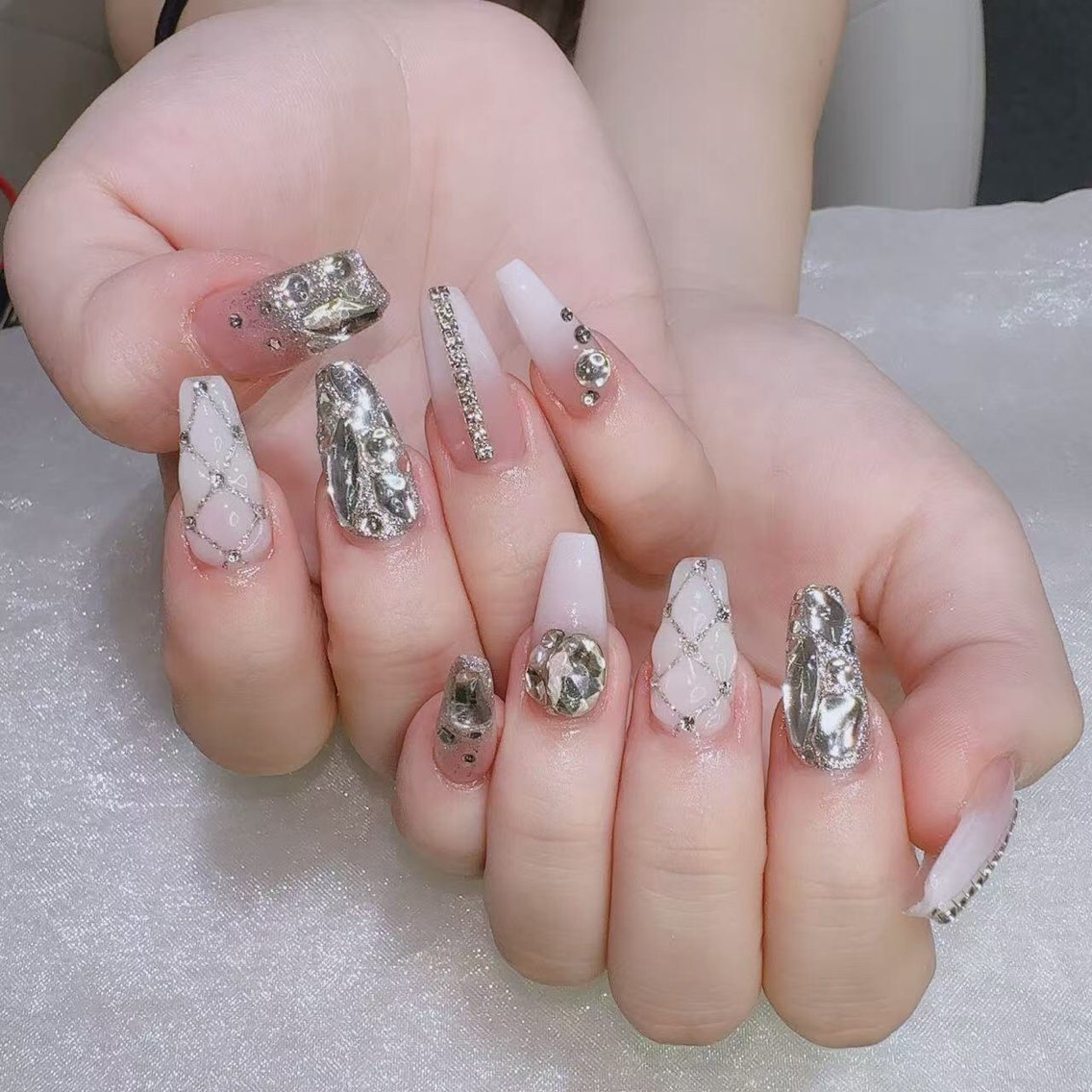 ネイル ハンドネイル Queens テイのネイルデザイン