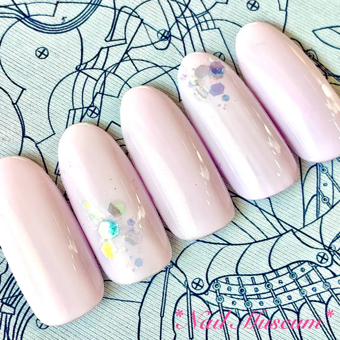 ネイル アートネイル ブルー ジェルネイル ホログラムネイル ラメ(グリッター) ハンドネイル nailmuseum KAMATARIのネイルデザイン