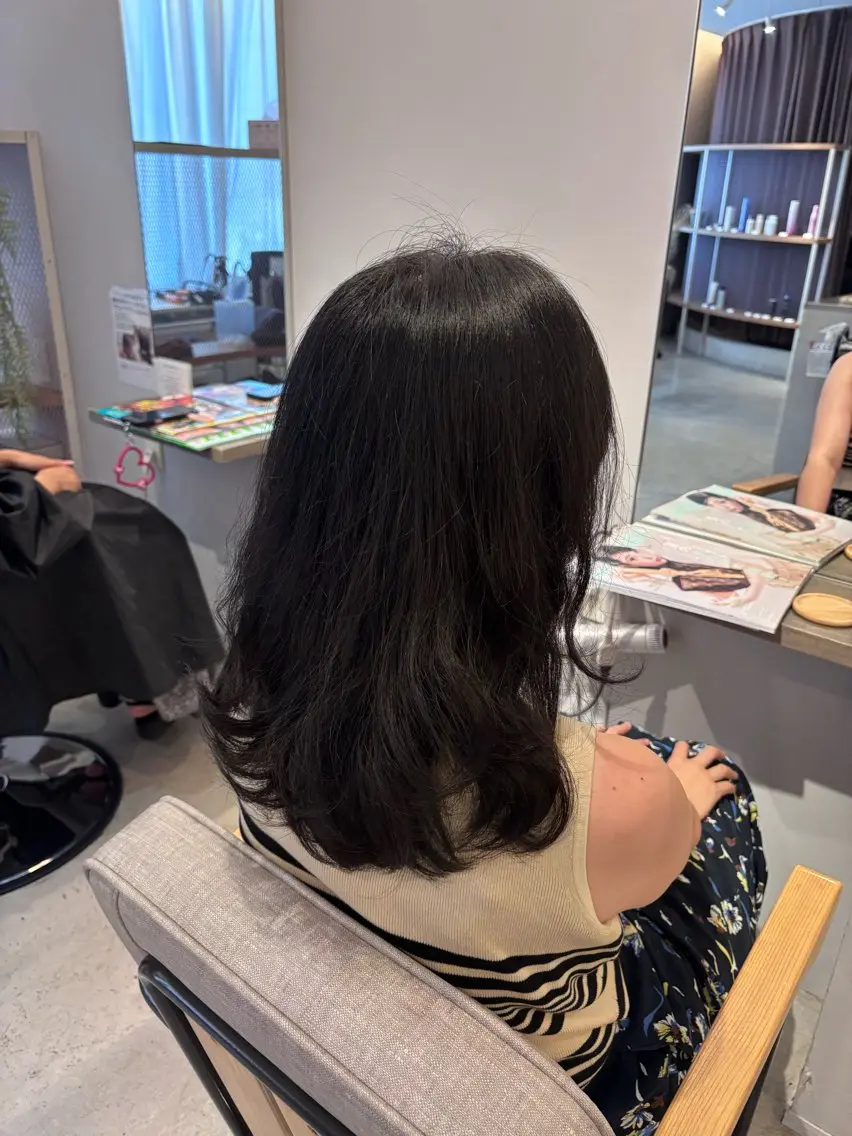 ミディアム 真鍋 月音のヘアスタイル