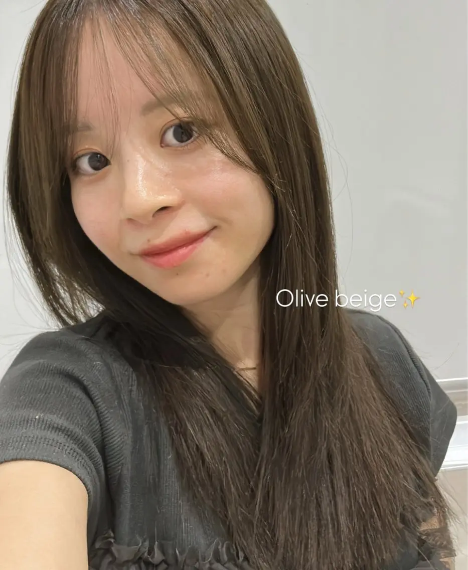 セミロング カラー ベージュカラー ブリーチ オリーブベージュ オリーブカラー カット ヘアカラー トリートメント 🍼顔周りカット/ レイヤー/小川華奈のヘアスタイル