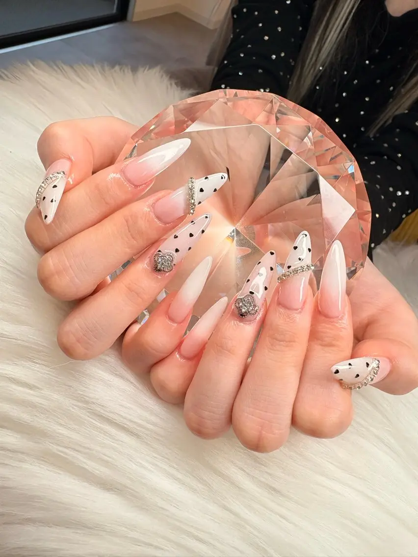 ロング Tiny Bliss 🐈‍⬛のネイルデザイン