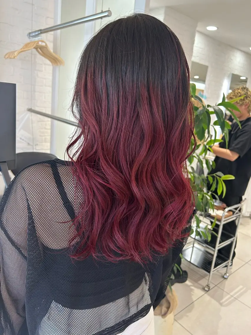 カラー ヘアカラー Ida Akaneのヘアスタイル