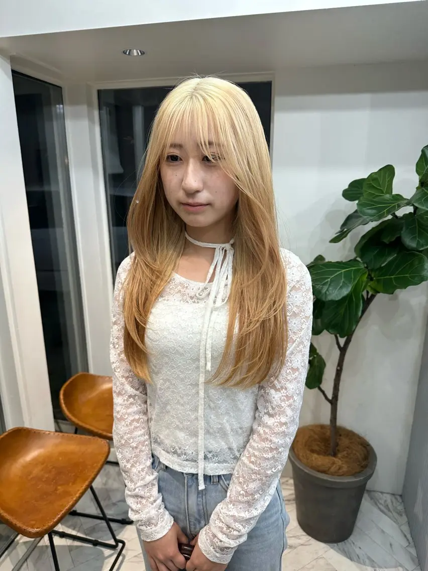 ロング カラー ブリーチ ブロンド デザインカラー ハイトーンカラー ブリーチなしカラー REINA☁️透明感 カラー/ぷつっと♡のヘアスタイル