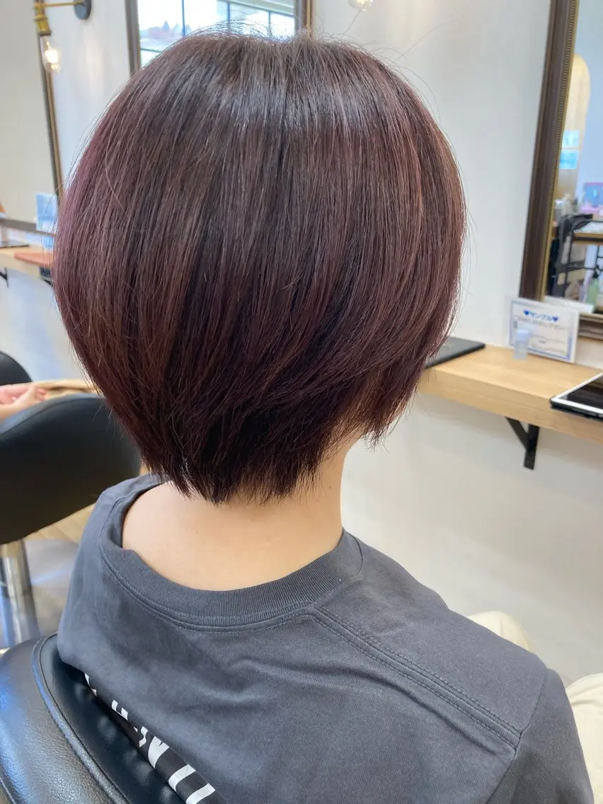 ショート カラー ボルドーカラー 大野 まゆのヘアスタイル