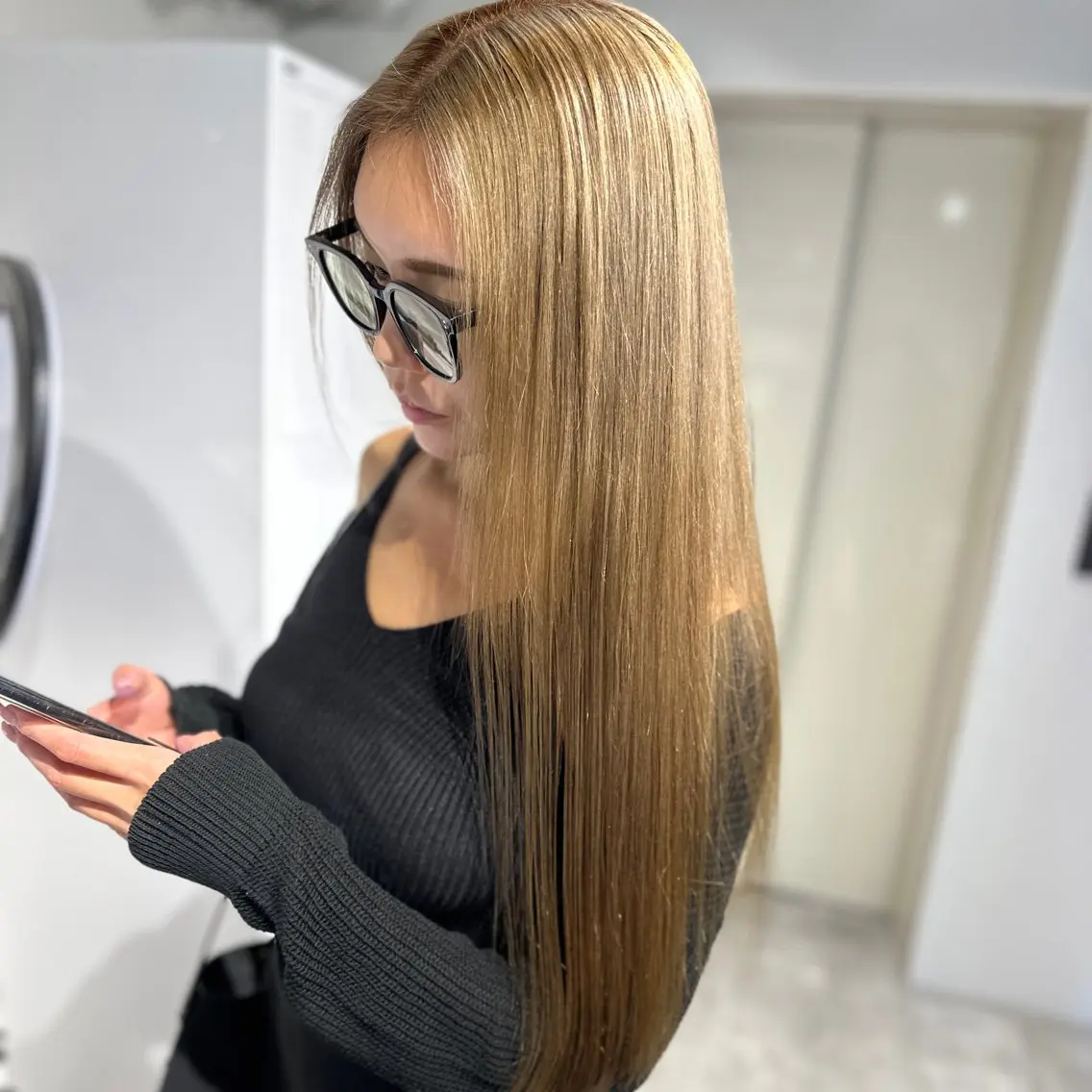 ロング カラー パーマ ヘアアレンジ ブリーチ ケアブリーチ ダブルカラー ハイライトカラー インナーカラー カット ヘアカラー トリートメント 髪質改善/レイヤー 縮毛矯正/ケラチン耀のヘアスタイル