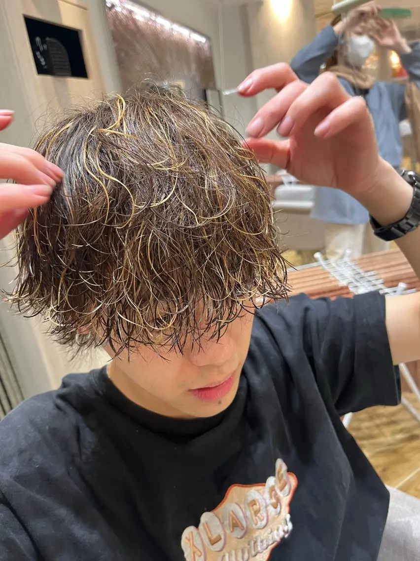 カット+パーマ+ハイライトカラー+眉スタイリング(waxあり)🌟【メンズのみ】の写真