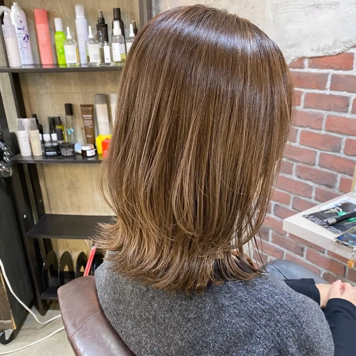 ミディアム カラー ベージュカラー ハイライトカラー ハイライト レイヤーカット/ 根本瑠実のヘアスタイル