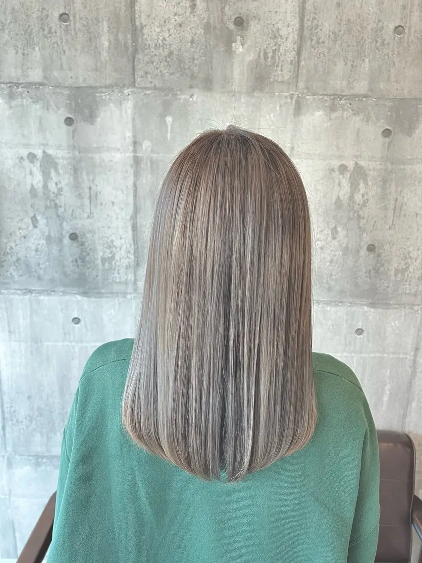 セミロング カラー ベージュカラー ブリーチ グラデーションカラー ホワイトベージュ ヘアカラー Style Tのヘアスタイル