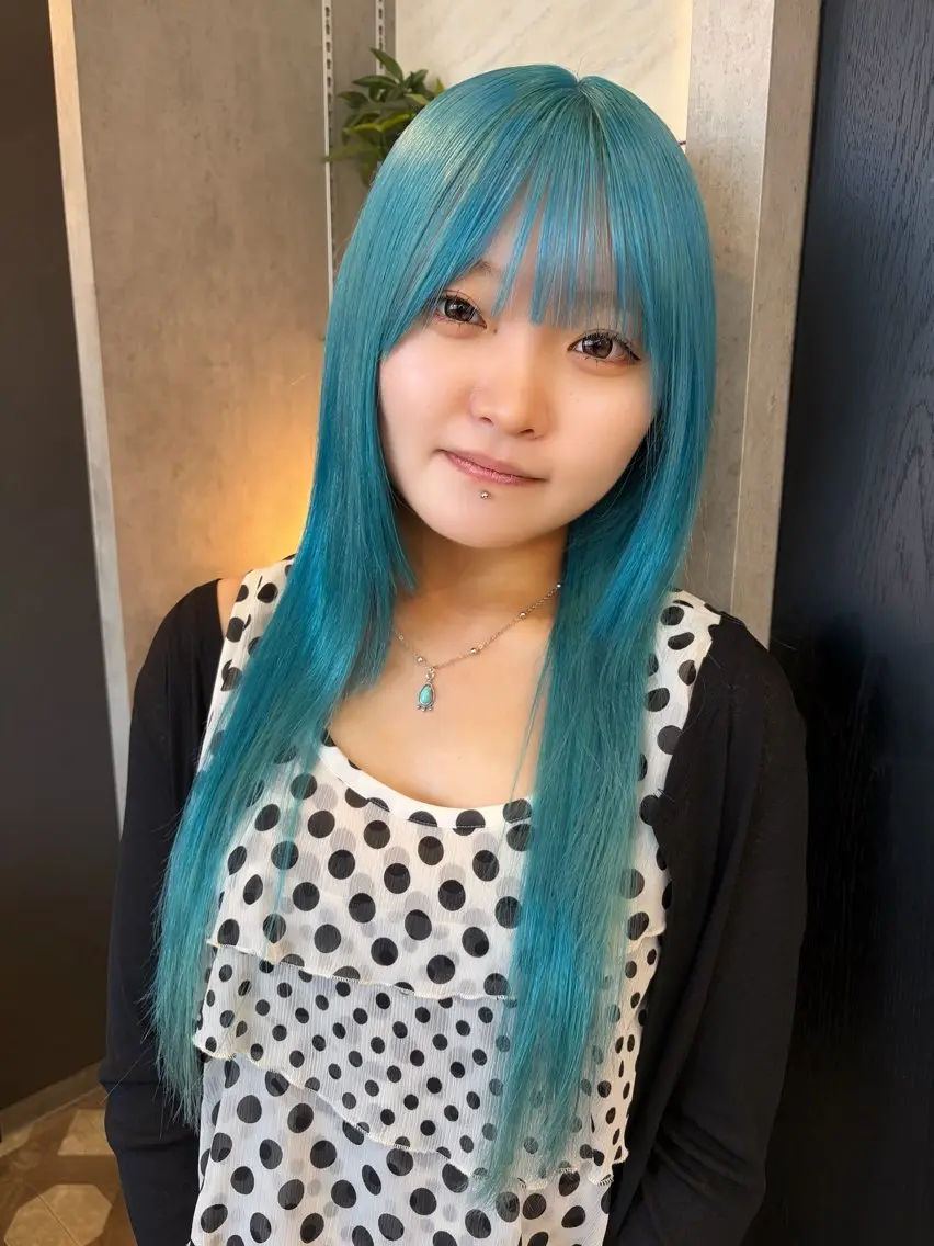 セミロング カラー 透明感カラー ピンクカラー レッドカラー 髪質改善 トリートメント ヘアカラー 天神暖色カラー レイヤー・髪質改善のヘアスタイル
