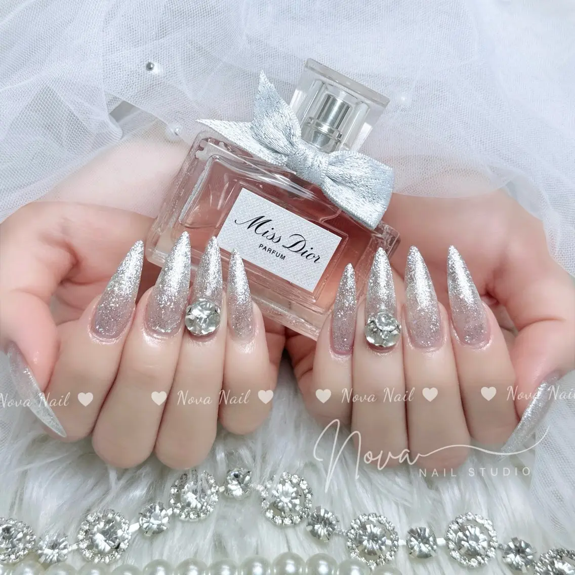 ネイル フラッシュネイル ジェルネイル キラキラネイル 韓国ネイル マグネットネイル ハンドネイル ハンドケア Kitty Nail Novaのネイルデザイン